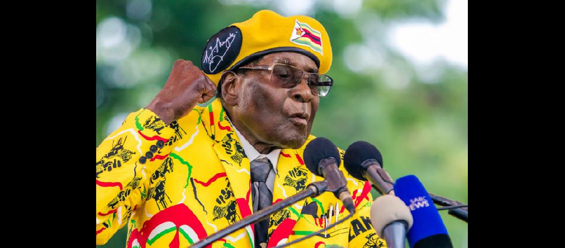  Robert Mugabe dijo que se encontraba retenido en su domicilio por las fuerzas armadas (NA)