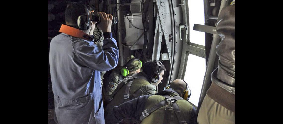  Aviones de la Armada Argentina participan de la búsqueda del submarino ARA San Juan (NA)