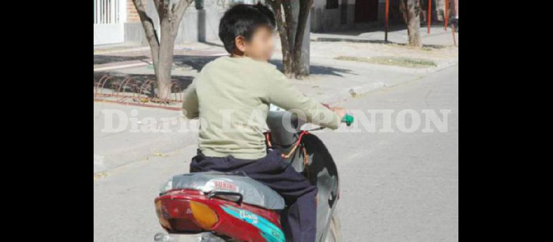  La ladrona dejó al nene en la moto e intentó robarle la cartera a otra mujer Foto alegórica (DIARIO TAG)