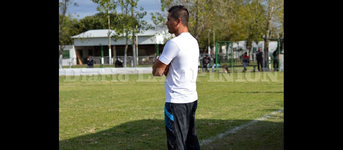  Luis Moncho Gómez continuar siendo el entrenador de Alem este año (ARCHIVO LA OPINION)
