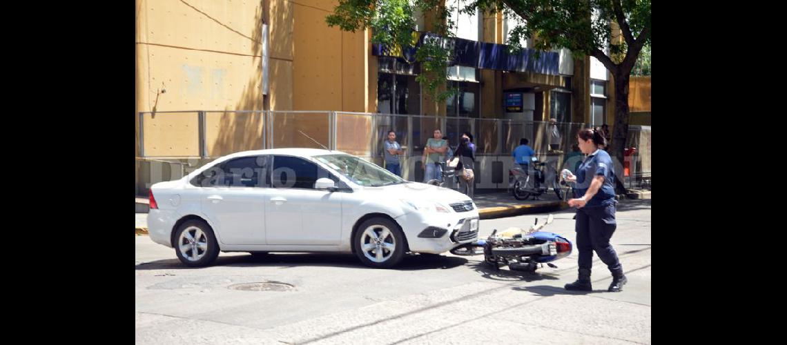  El accidente ocurrió en la esquina de calles Merced y Echevarría (LA OPINION)