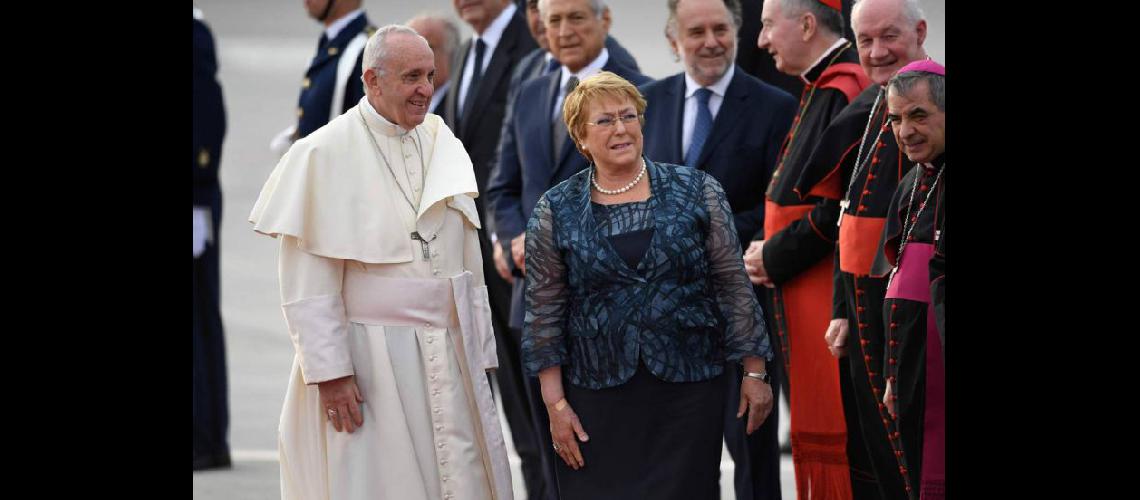  El Papa Francisco y la presidenta chilena Michelle Bachelet (AFP)