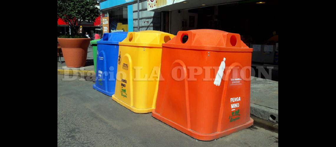  La utilización de las campanas de colores es para reducir el ingreso de residuos al relleno sanitario del Municipio (LA OPINION) 