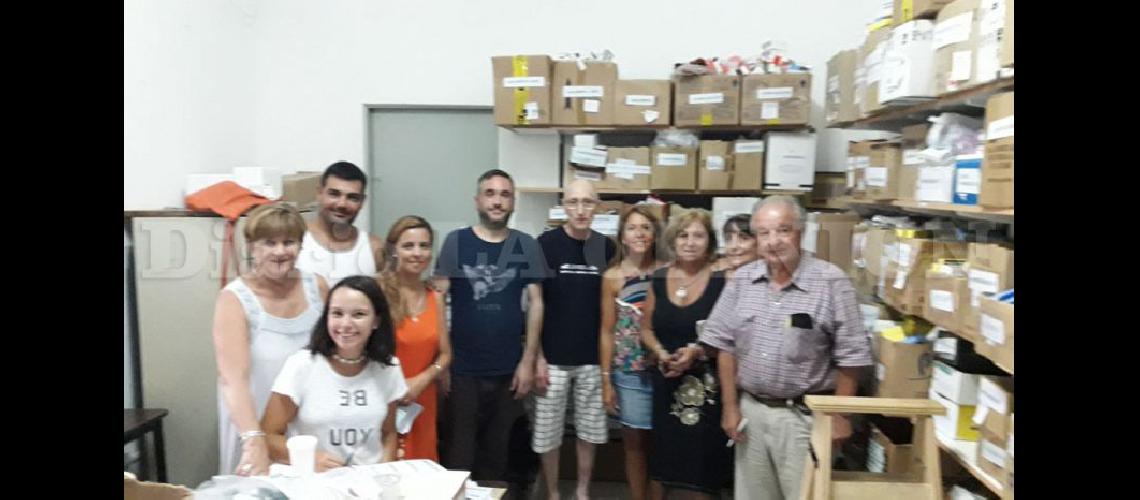  El grupo de voluntarios de los jueves recibió la visita de LA OPINION (LA OPINION)