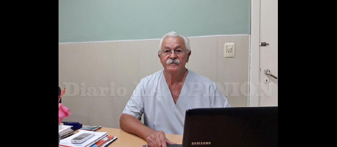  Eduardo Garrote en la intimidad de su consultorio dialogó con LA OPINION (LA OPINION)