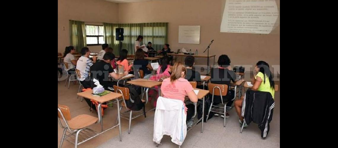  El Ministerio de Educación brindó información para las personas que quieran retomar sus estudios (TIEMPO DEL ESTE)
