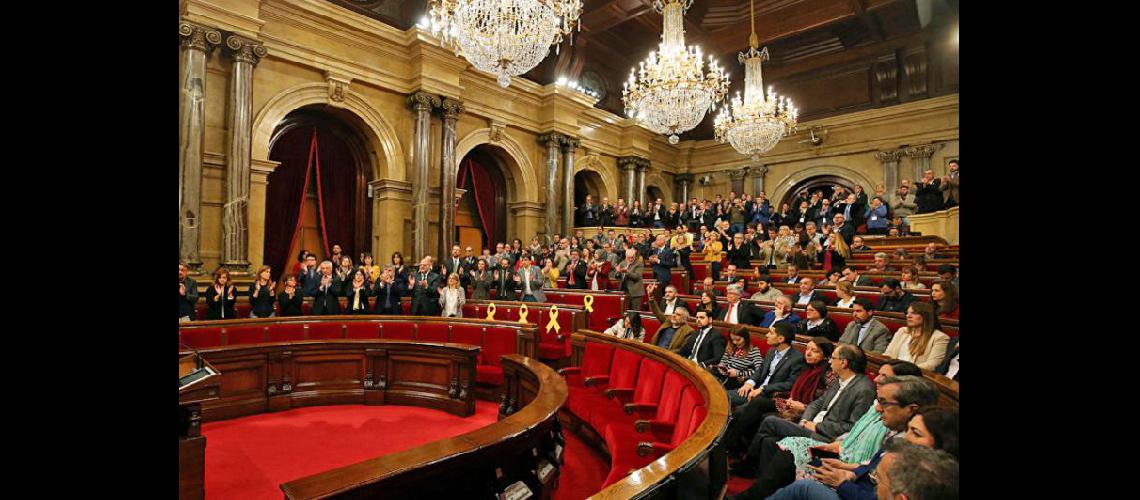  El Parlamento cataln suspendió el pleno de investidura de la Presidencia de la Generalitat (Sputnik Mundo)