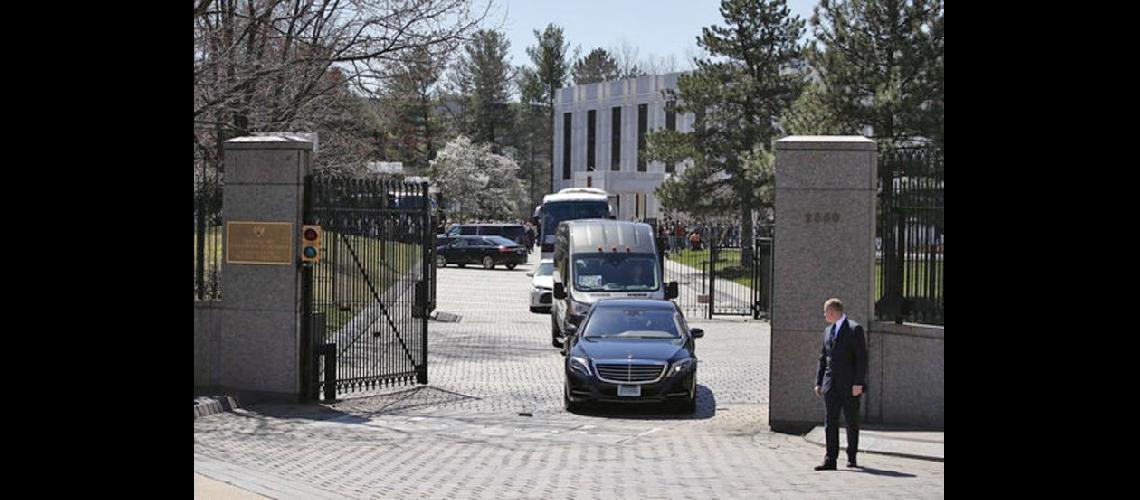  Un grupo de diplomticos abandonaron la embajada rusa en Washington Moscú tomó medidas idénticas (AP)