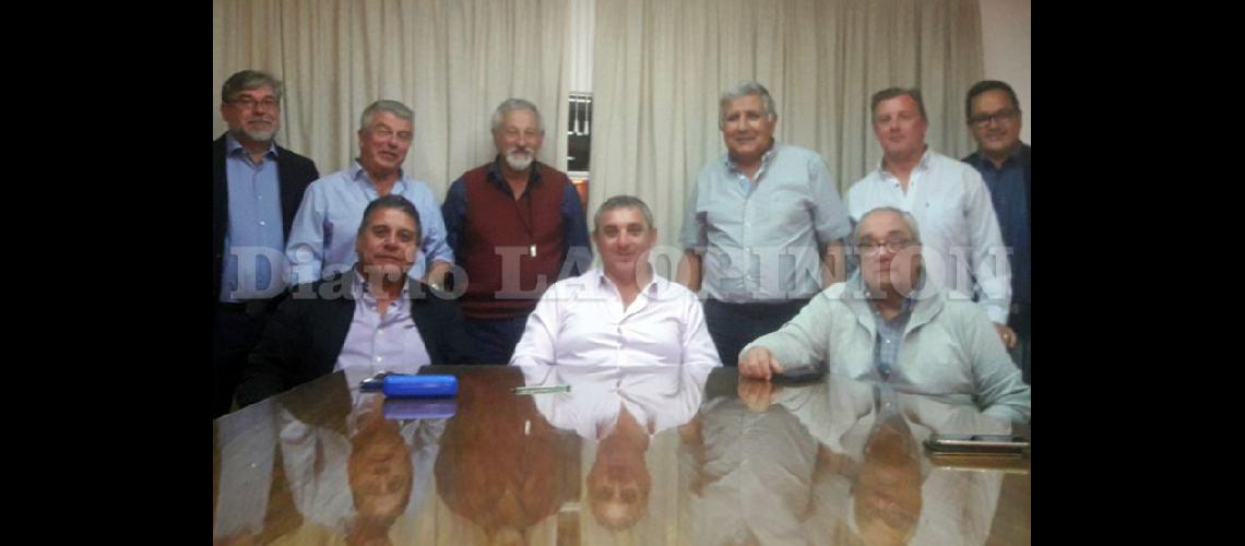  Autoridades de las cooperativas de Pergamino y Guerrico junto a Omar Pacini que colaboró en la gestión (CELP)