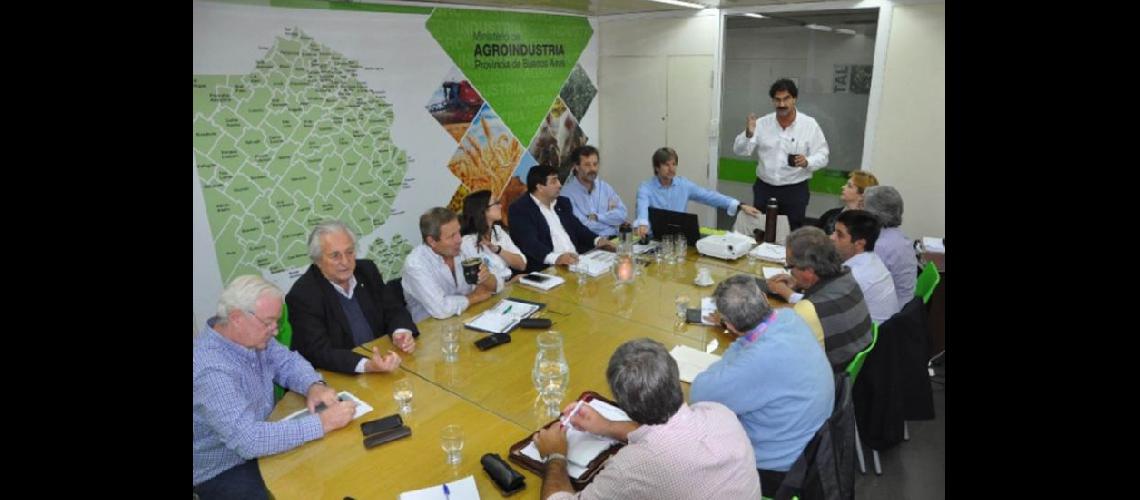  La reunión fue presidida por el ministro de Agroindustria bonaerense Leonardo Sarquís (MINISTERIO DE AGROINDUSTRIA)