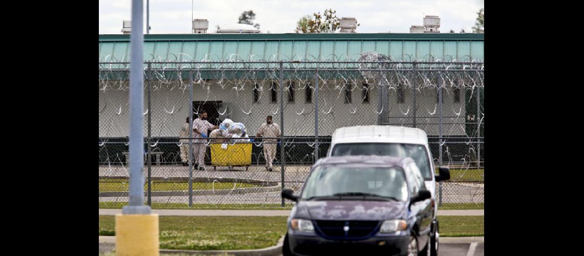  La prisión est bajo custodia tras el motín que dejó siete reclusos muertos  (NA)