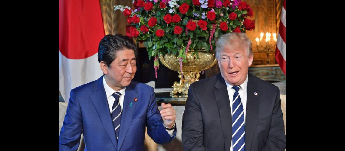 Corea del Norte est acompañando dijo Trump al reunirse con el primer ministro japonés Shinzo Abe (NA)