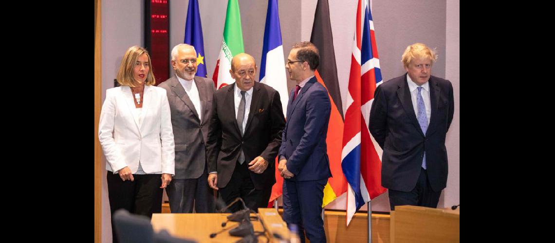  Mohammad Javad Zarif con sus pares de Gran Bretaña Francia y Alemania en la sede la UE en Bruselas (NA)