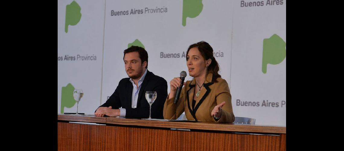   La gobernadora María Eugenia Vidal junto al ministro de Salud provincial Andrés Scarsi (PROVINCIA BUENOS AIRES)