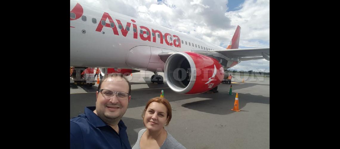  Ivn (uno de los dueños de BID) y Natalia encargada de Comercio exterior durante un viaje a Colombia país al que exportan las mquinas empanadoras