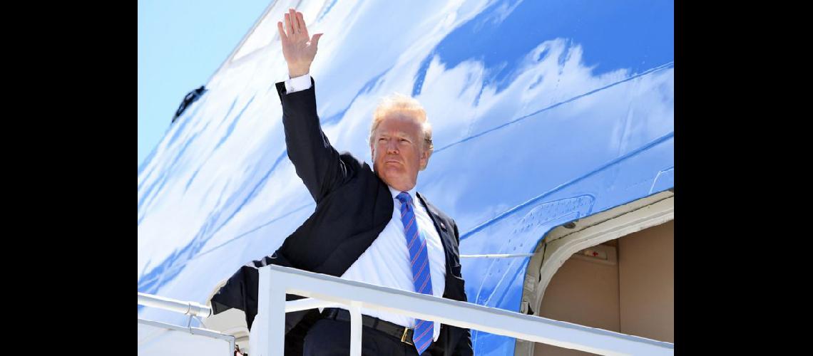  Trump aborda el Air Force One tras su paso por la cumbre del G7 El martes se reunir con Kim Jong Un (NA)