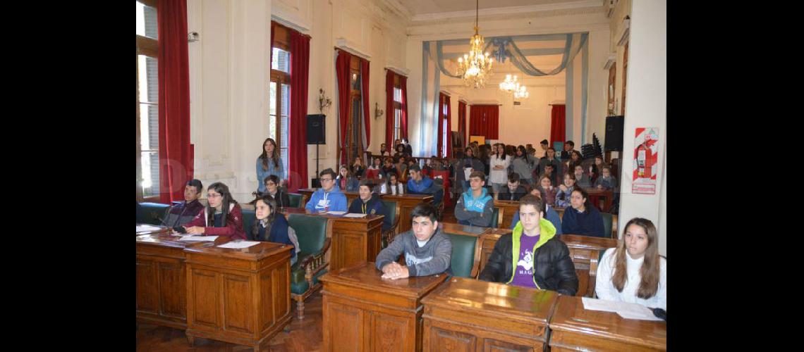  Jóvenes de diferentes colegios participarn de la propuesta (ARCHIVO LA OPINION)