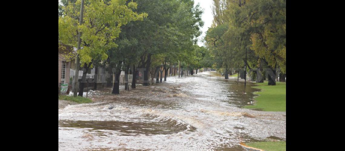  Mitigar las inundaciones que tanto afectaron a la zona es parte del plan de obras que anunció la Provincia (LA OPINION) 