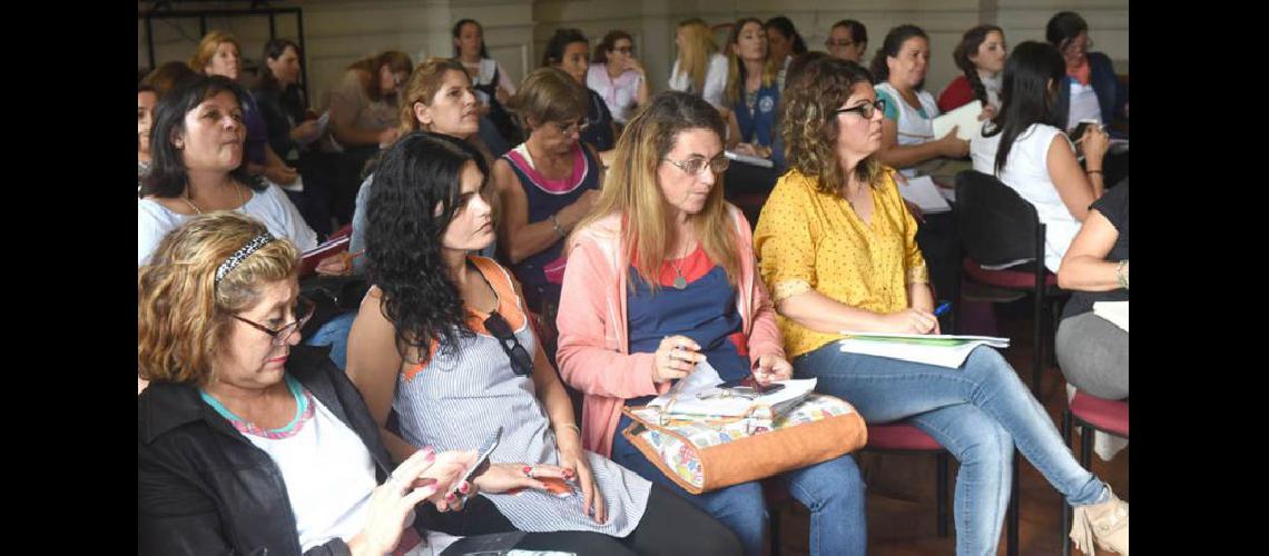  El 16 y 17 de julio se desarrollarn en las instituciones educativas bonaerenses las Jornadas Institucionales de Capacitación Docente (ABCGOBAR)