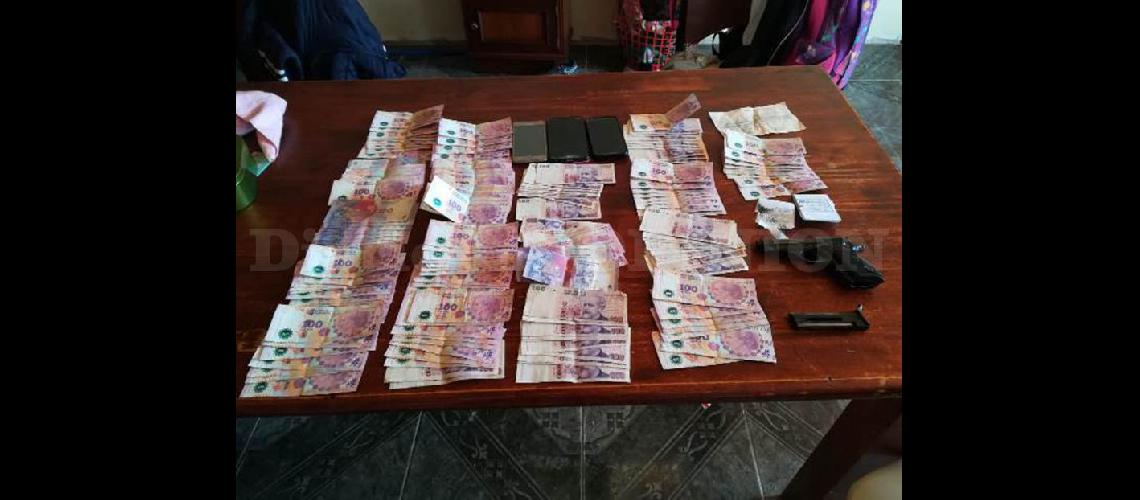  Parte del dinero que fue robado en el domicilio de calle Escudero (LA OPINION)