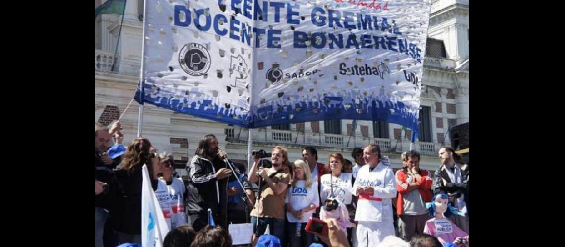  El Frente de Unidad Docente Bonaerense se movilizar por las calles de capital bonaerense (ARCHIVO)