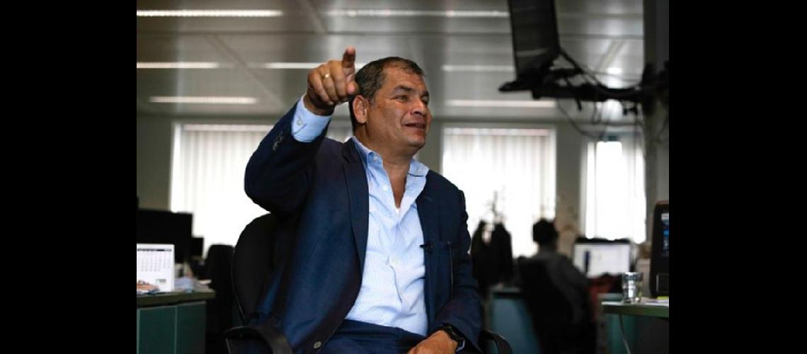  Denuncia complot El expresidente ecuatoriano Rafael Correa brindó ayer  una entrevista en Bruselas (AFP)