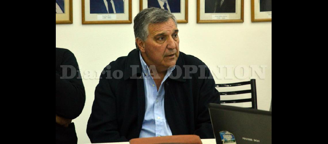  Carlos Laguía asumió la presidencia de la Asociación de Basquetbol tras la gestión de Ariel Aboud (LA OPINION)