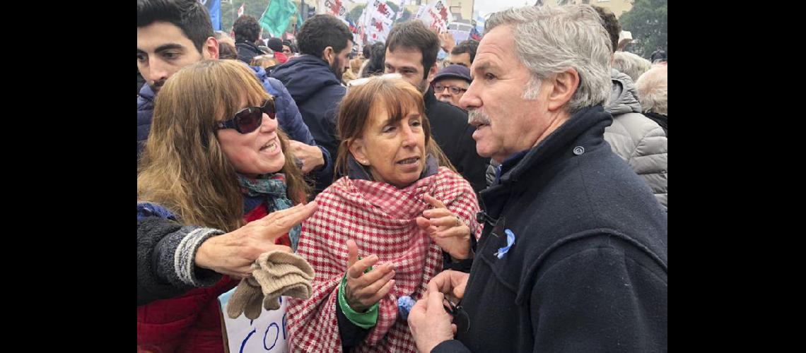  Felipe Sola participó de la movilización que se realizó el pasado lunes (NOTICIAS ARGENTINAS)