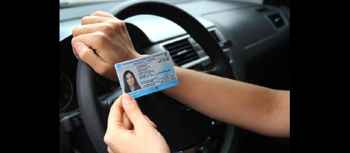  Muchos automovilistas no renuevan a tiempo su licencia de conducir (AUTOBLOG) 