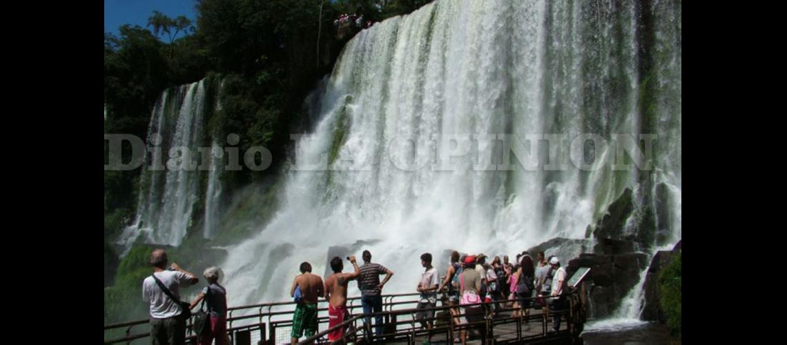  Uno de los destinos nacionales ms buscados  por los que pergaminenses fue a Cataratas del Iguazú (BABEL VIAJES)