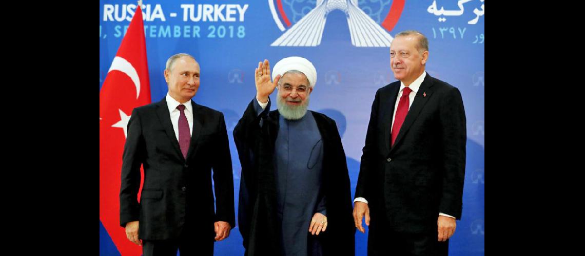  El presidente ruso Vladimir Putin el iraní Hassan Rouhani y el turco Recep Tayyip Erdogan ayer en Tehern (NA)