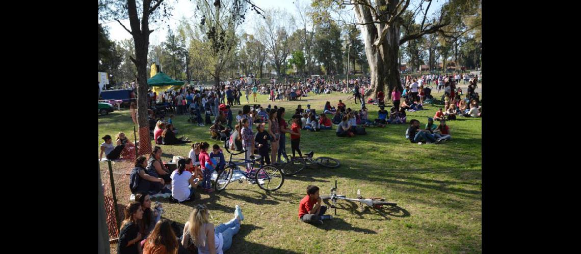  El Parque Municipal es uno de los principales escenarios para disfrutar la llegada de la Primavera el viernes 21 (ARCHIVO LA OPINION)