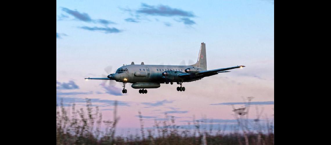  Rusia culpó ayer a Israel por la pérdida de un avión militar IL-20M y amenazó con una respuesta (NA)