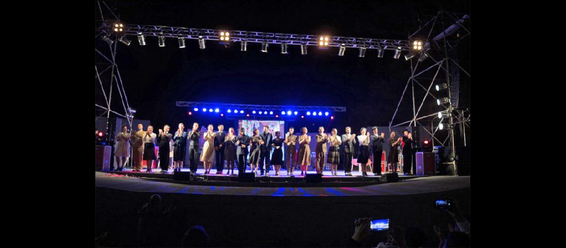  El Cuerpo Municipal de Danzas abrió las dos noches de la Fiesta de las Colectividades en Las Verillas (MUNICIPIO)