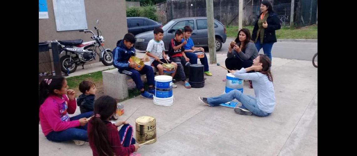  En  el barrio Jorge Newbery los martes a las 15-00 se concreta un taller de Murga para mayores de 10 años (MUNICIPALIDAD DE PERGAMINO)