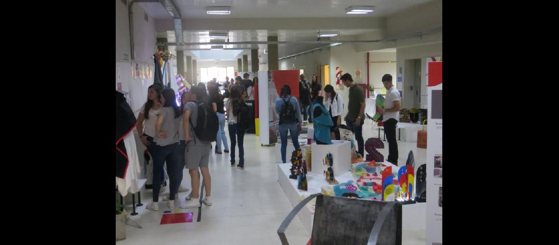  La muestra fue organizada por el Instituto de Diseño e Investigación y la Prosecretaría Académica de Diseño de la Escuela de Tecnología (LA OPINION)