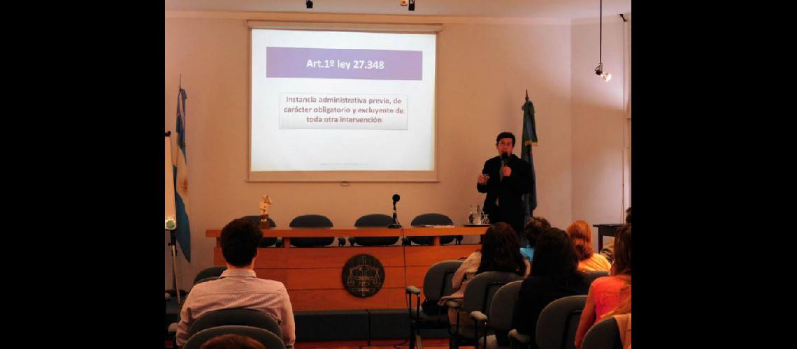  La jornada de capacitación se llevó a cabo en el auditorio del Colegio de Abogados Rivadavia al 300  (COLEGIO DE ABOGADOS DE PERGAMINO)