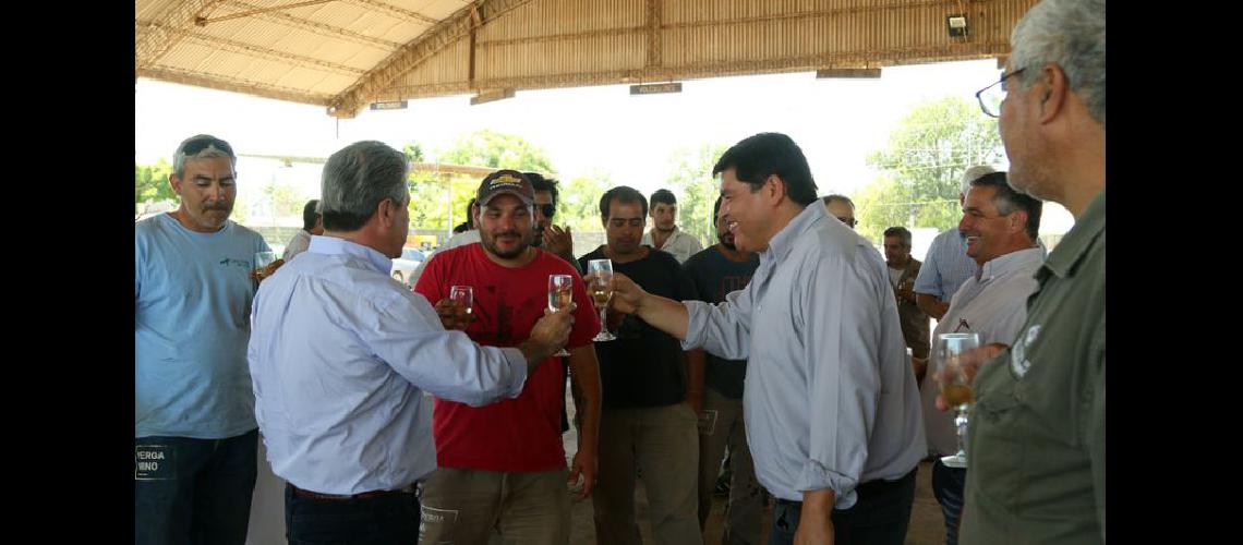  Javier Martínez durante el tradicional brindis de fin de año con los empleados municipales (MUNICIPIO DE PERGAMINO)