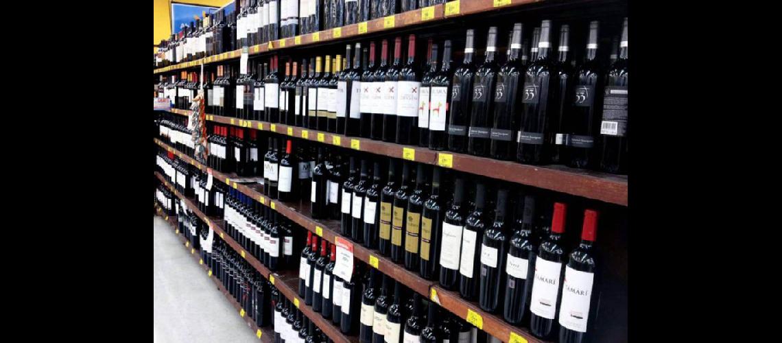  La iniciativa extiende la venta de alcohol hasta las 23-00 hasta Semana Santa (ARCHIVO)