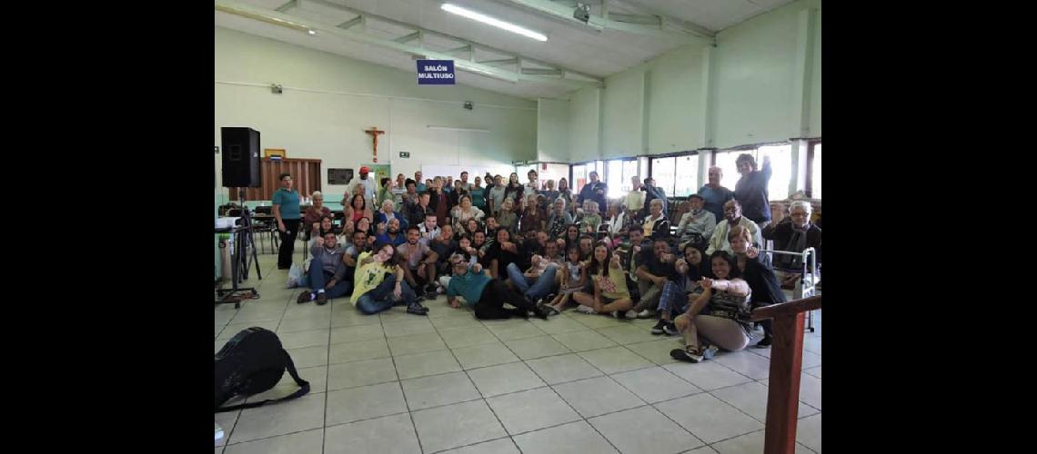  Los 25 jóvenes de la Diócesis de San Nicols junto a los de otros países en un hogar de ancianos en Costa Rica (OBISPADO SAN NICOLAS DE LOS ARROYOS)