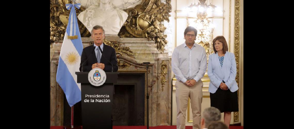  El presidente Mauricio Macri y los ministros Patricia Bullrich y Germn Garavano ayer durante el anuncio (NA)