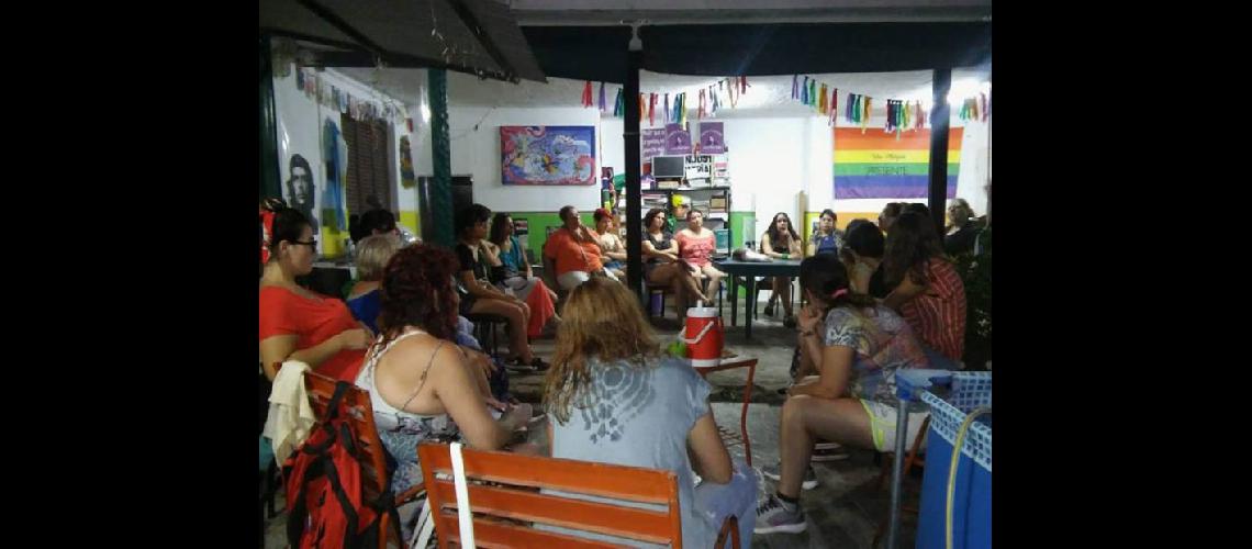   En la primera reunión participaron una veintena de mujeres en representación de distintos espacios (CENTRO CULTURAL VERO MARZANO)