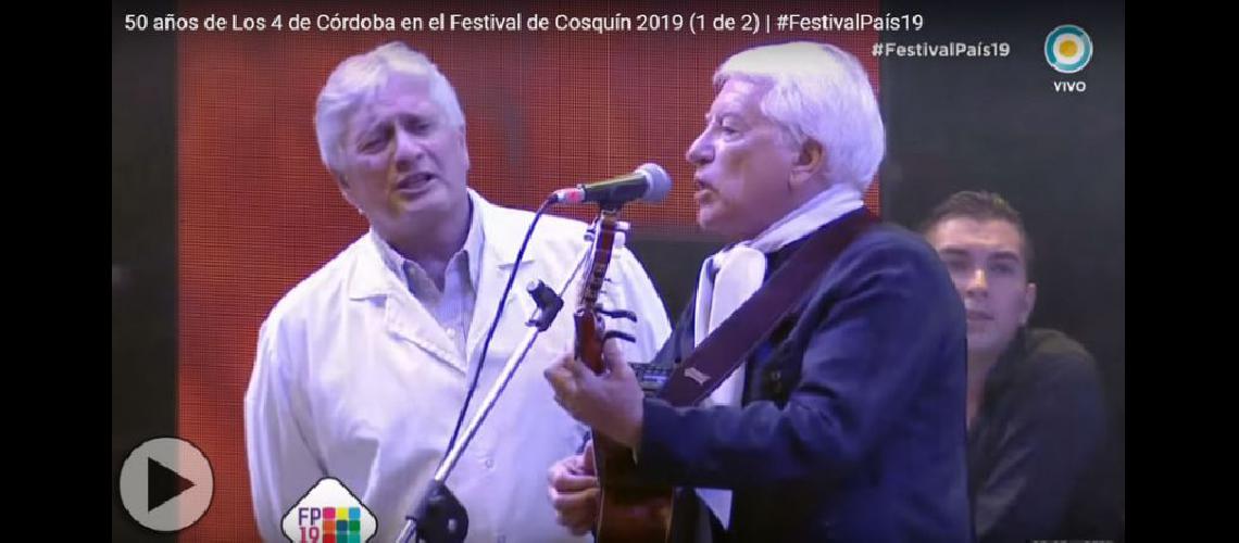  Junto a otros tres médicos Herrera cantó en Cosquín con Los 4 de Córdoba (TV PUBLICA)