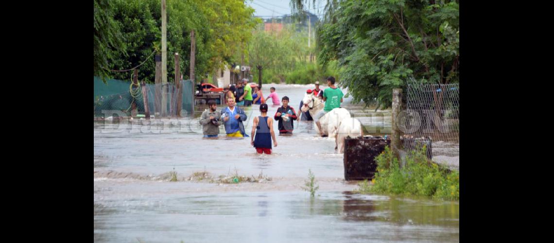  Las últimas lluvias provocaron anegamientos en muchas zonas incluido el barrio Jorge Newbery (LA OPINION)