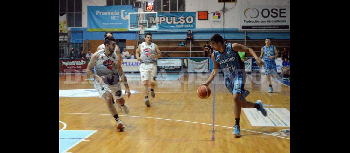  Argentino venció a Zrate Basket 96-92 en el anterior duelo en el Socios Fundadores (ARCHIVO LA OPINION) 