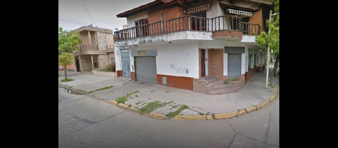  El violento robo se produjo en la tarde-noche de este viernes en Azcuénaga y Castelli (GOOGLE MAPS)