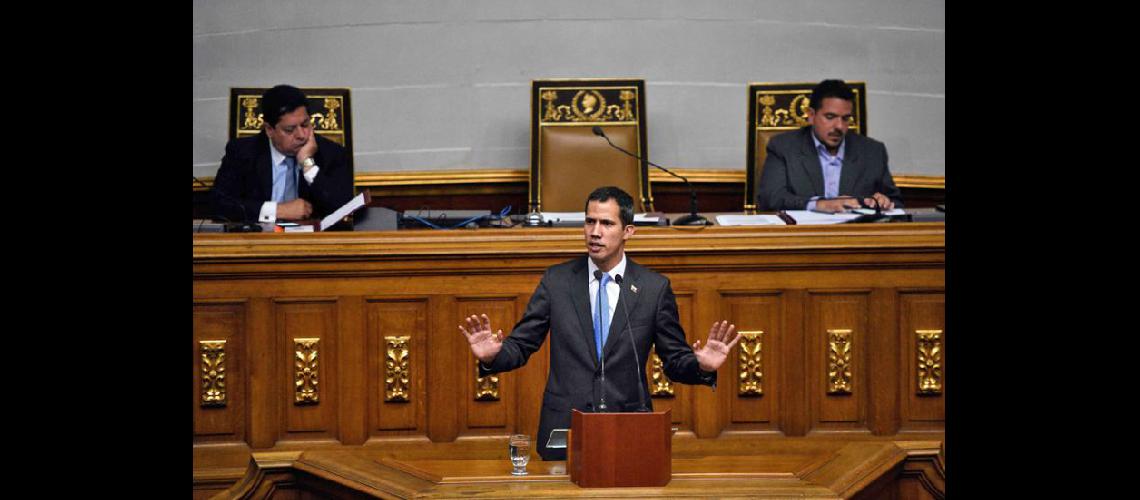  Juan Guaidó solicitó a los legisladores que declaren un estado de alarma sobre el devastador apagón (NA)