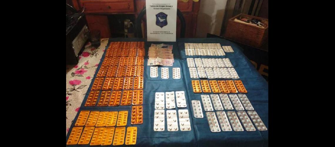  Durante el operativo policial se encontraron decenas de pastillas de psicofrmacos entre otras cosas (ARRECIFESNOTICIASCOM)