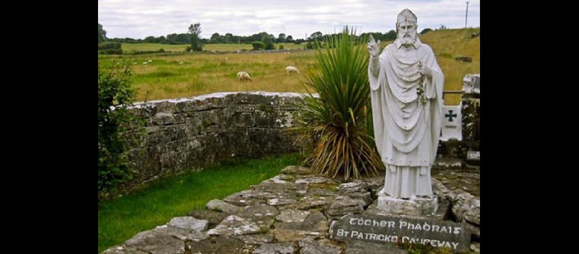  A San Patricio se le conoce como el Apóstol de Irlanda donde murió en el año 461 (CANALIZANDO LUZ)