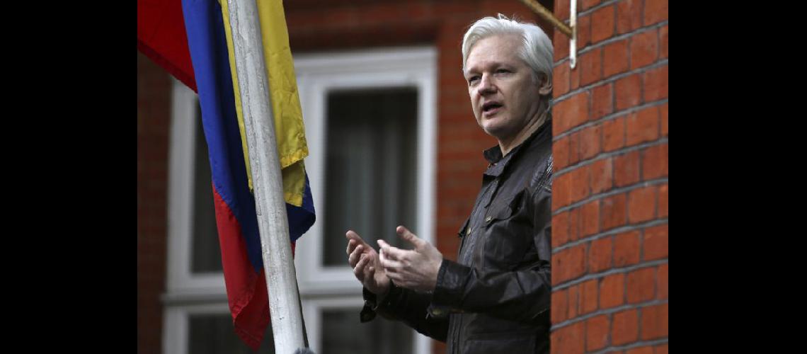  La policía britnica arrestó al fundador de WikiLeaks Julian Assange en la embajada de Ecuador en Londres (NA -ARCHIVO-)
